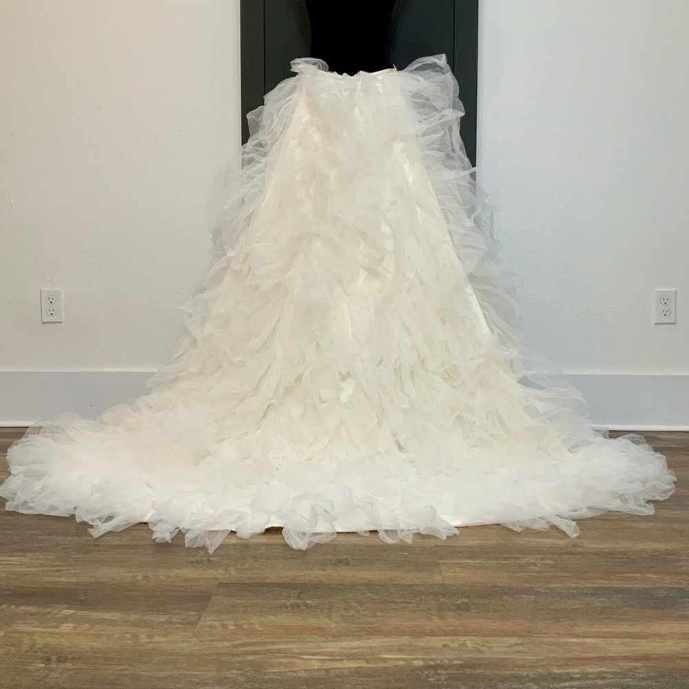 Demetrios Detachable Cascading Ruffle Tulle Train Size 12